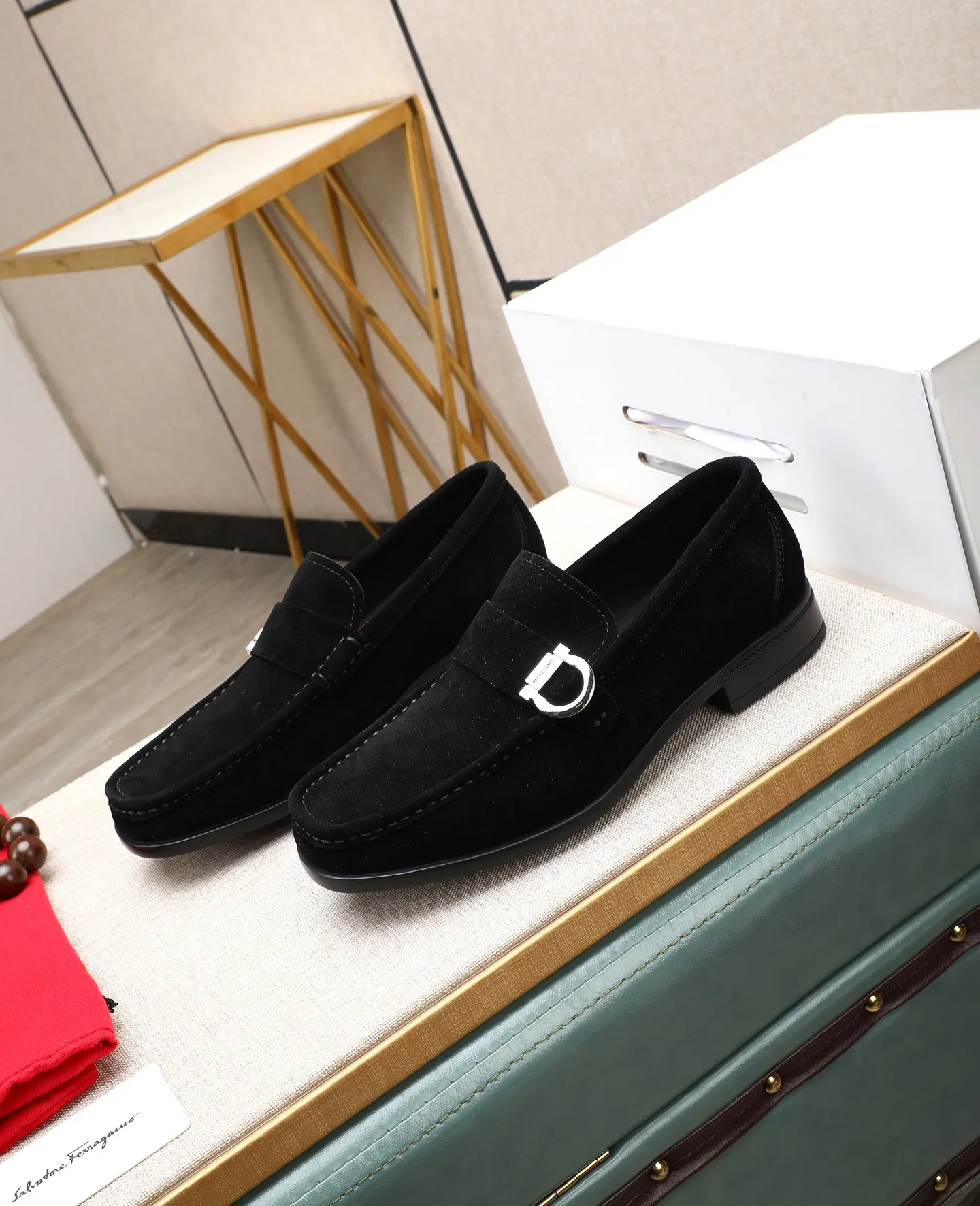 Men's clothing and shoes 💰700📛📛High-end goods! Salvatore Ferragamo is the world's top luxury footwear brand. It comes from Italy, the kingdom of fashion. It is famous all over the world for its traditional handmade design and novel styles... 🚶🏻🚶🏻 Top-quality suit shoes are sold simultaneously at the counter. This style is purely handmade. The fabric is imported Italian calfskin➕soft water-dyed cowhide lining. Specially available with original deep rubber outsole🌀🌀Size: 38➖44